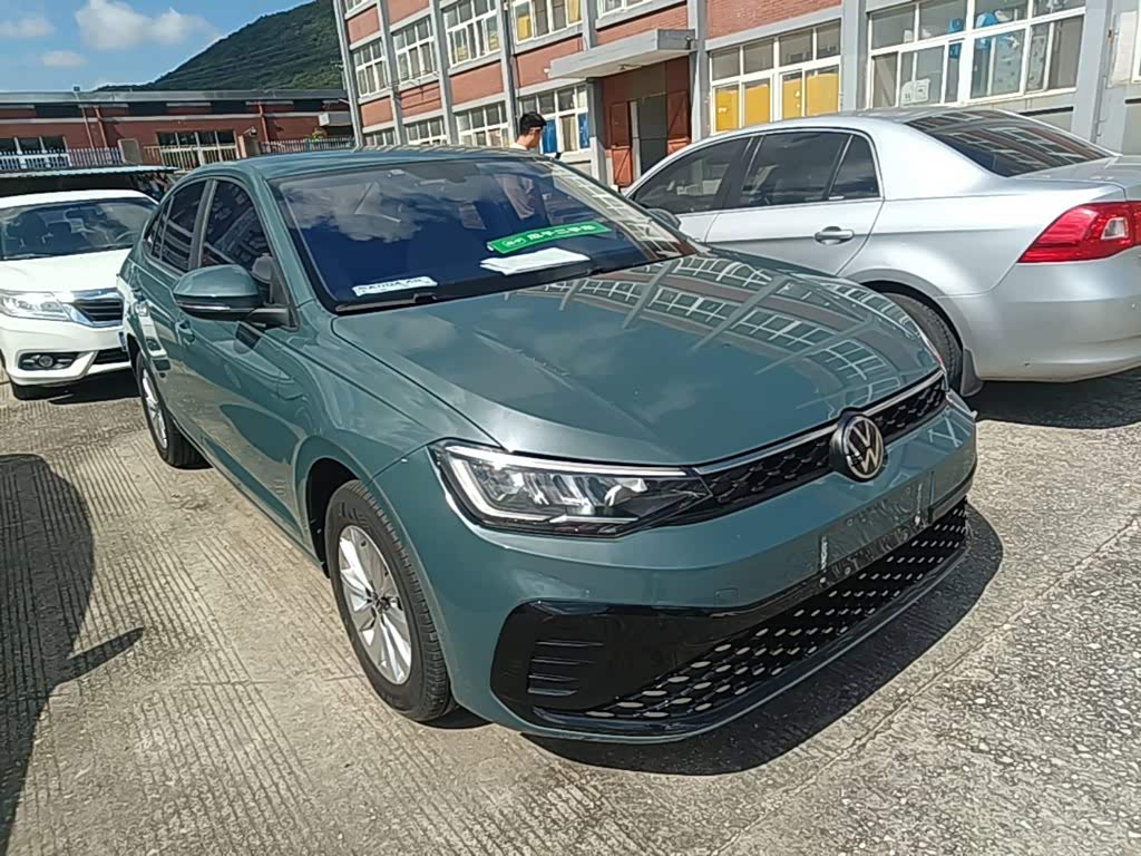 Audi Q2L 1.5 л 2023 г. Голубой, пробег 22300 км