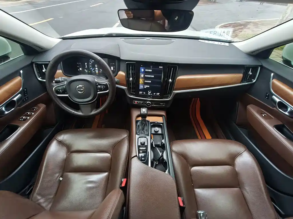 Volvo S90 — миниатюра 6