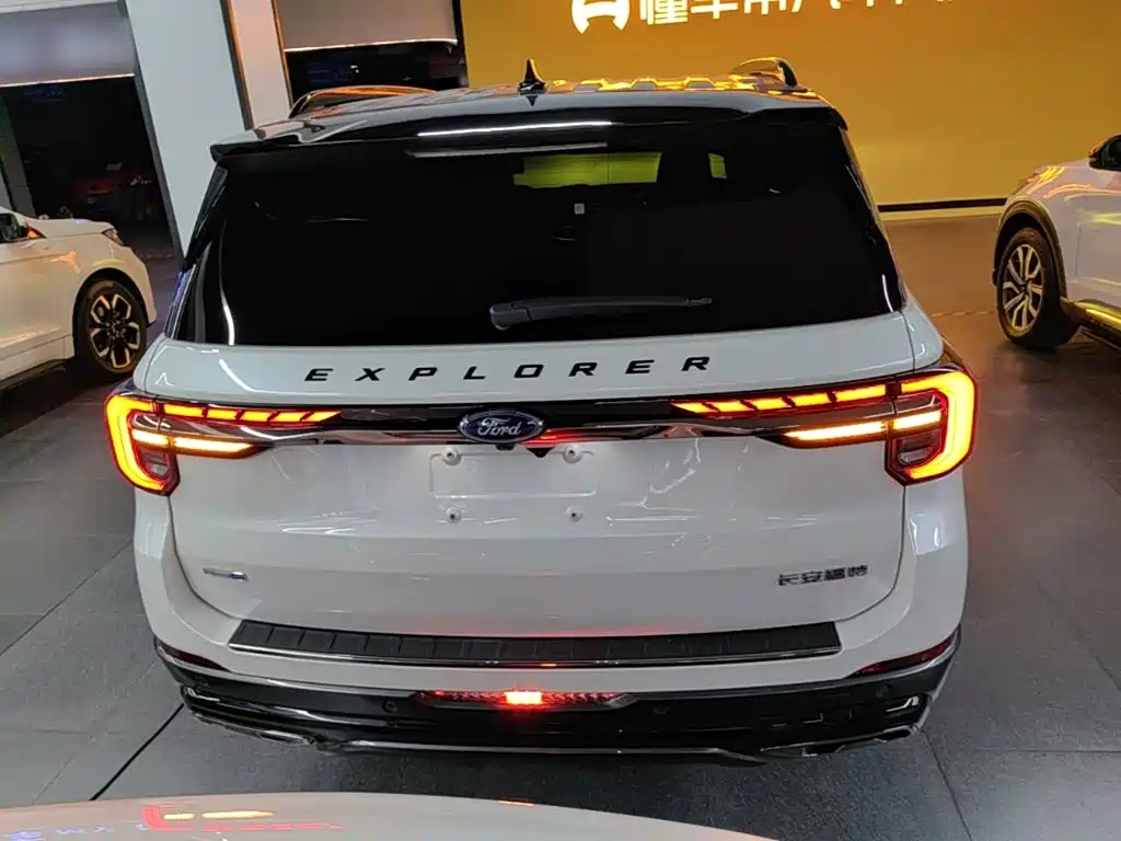 Ford Explorer — миниатюра 6