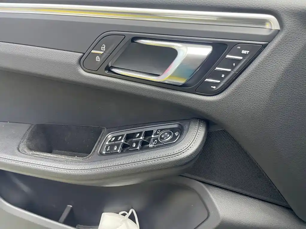 Porsche Macan — миниатюра 12