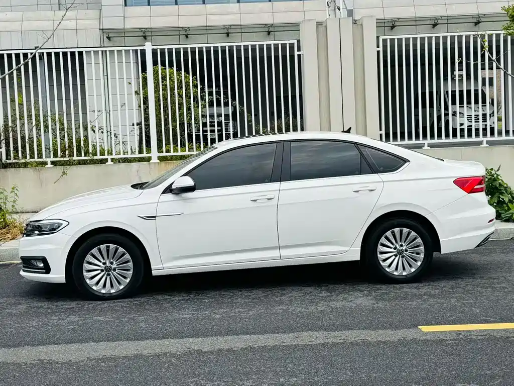 Volkswagen Lavida — миниатюра 2