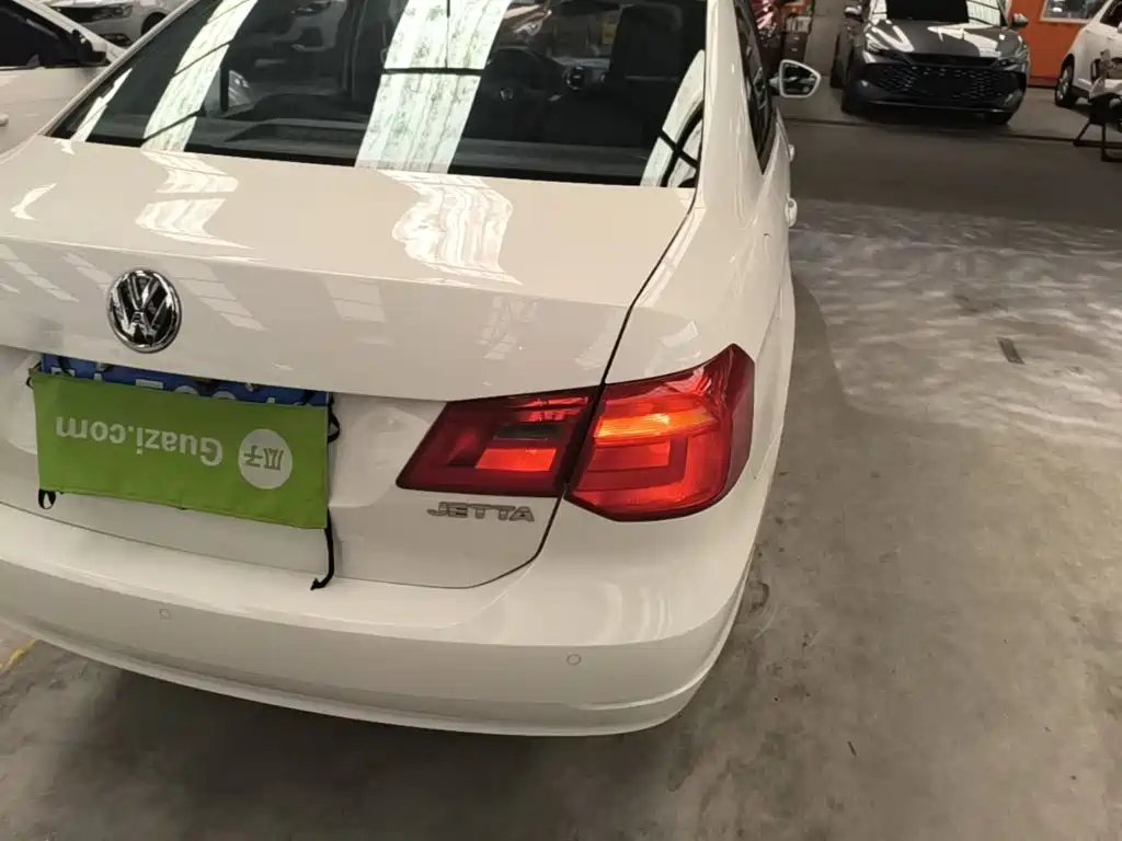 Volkswagen Jetta — миниатюра 8