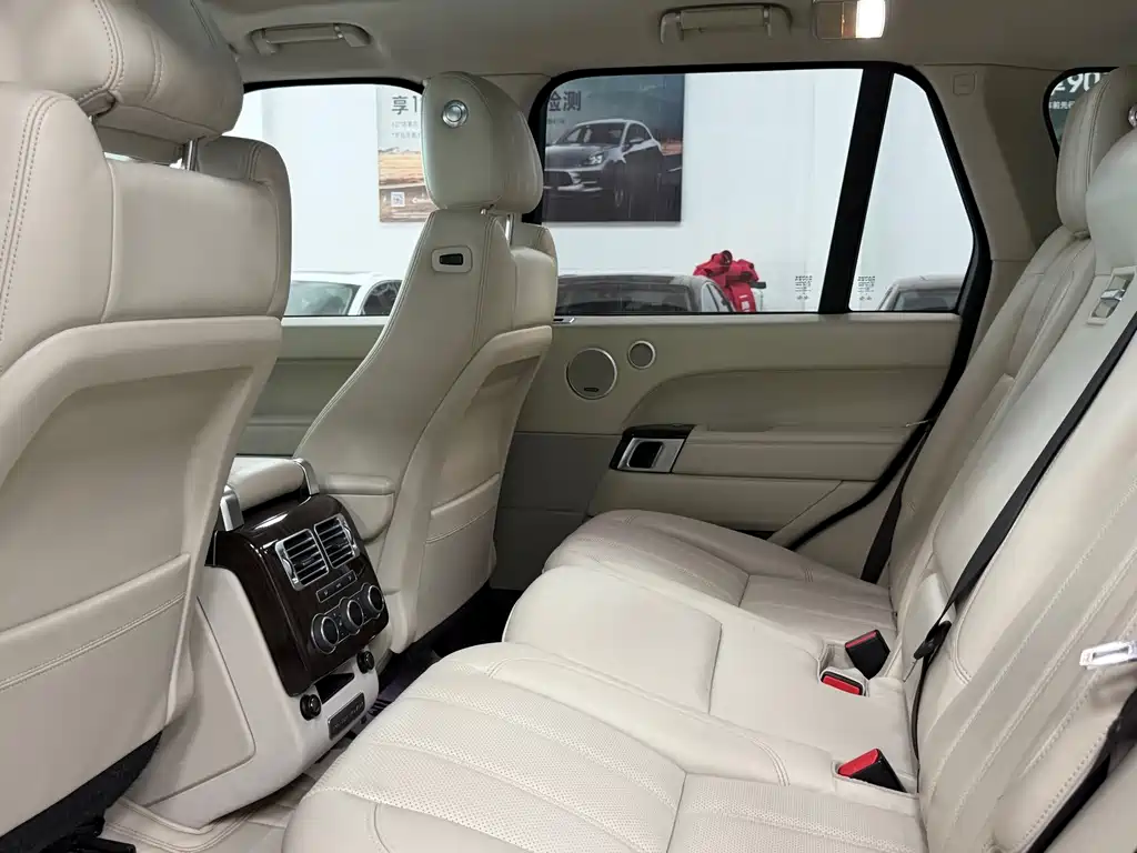 Land Rover Range Rover — миниатюра 8