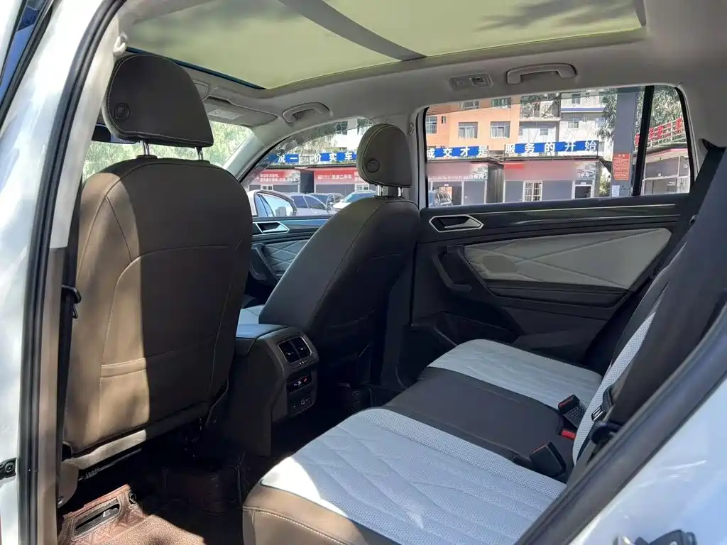 Volkswagen Tiguan L — миниатюра 10