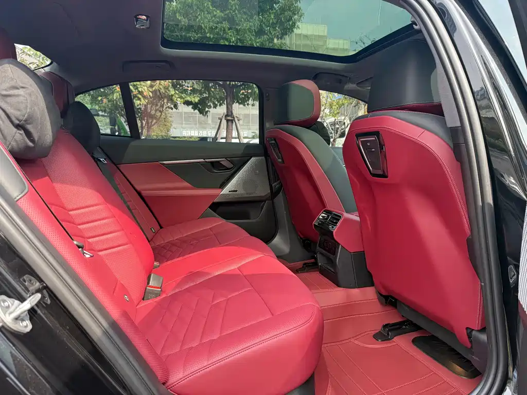 BMW 5 Series — миниатюра 11