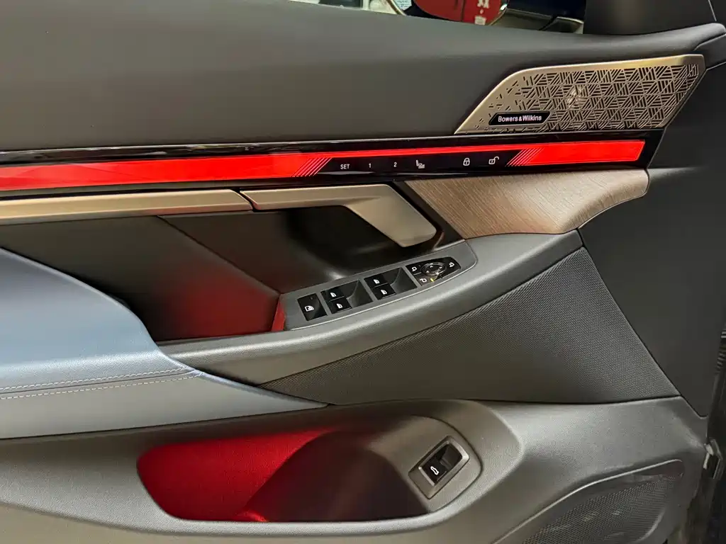 BMW 5 Series — миниатюра 5