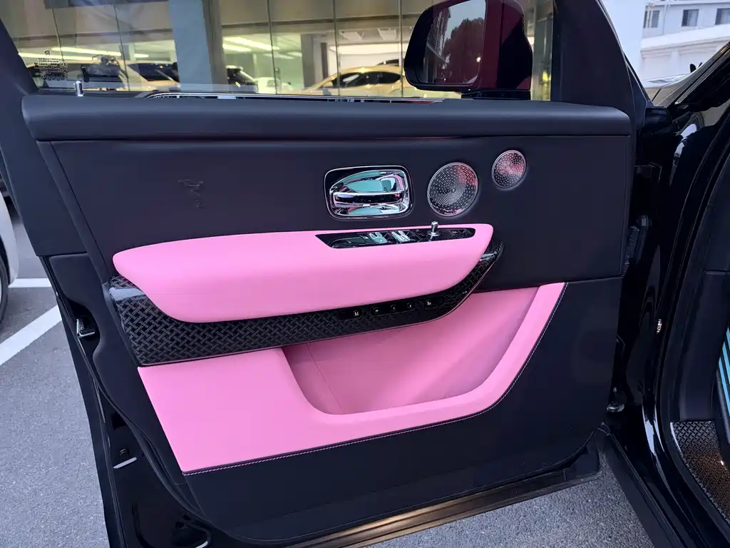 Rolls-Royce Cullinan — миниатюра 6