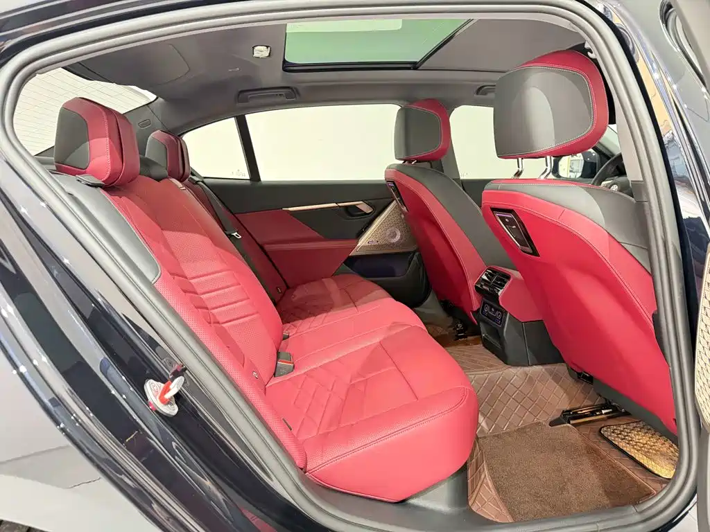 BMW 5 Series — миниатюра 27