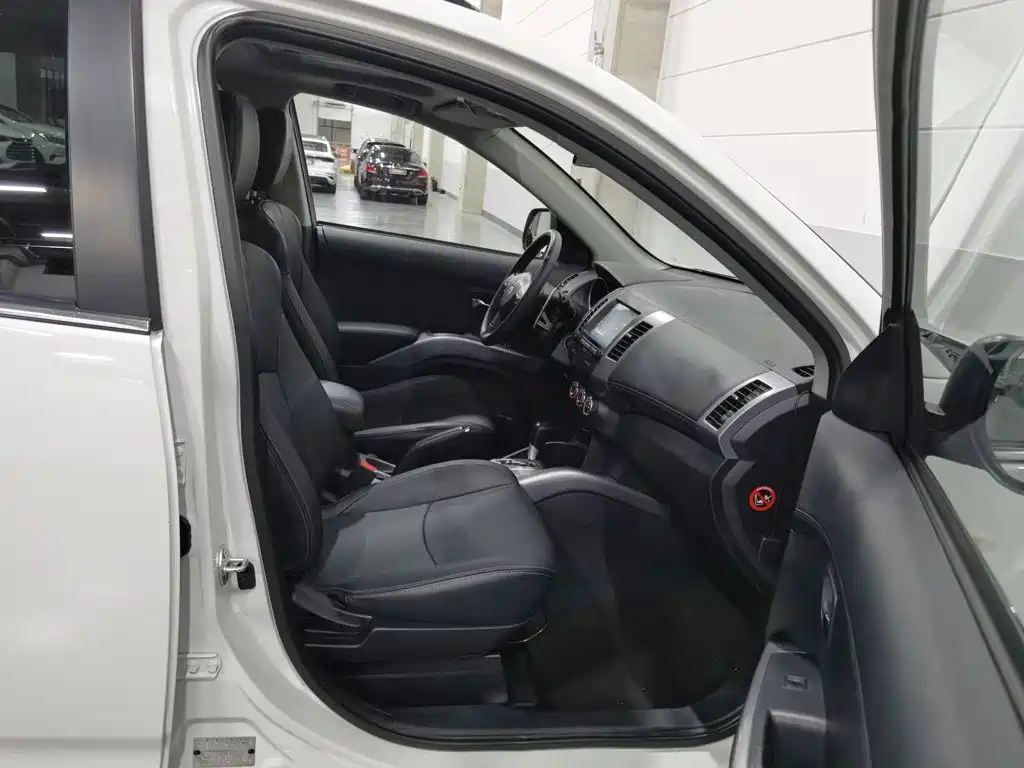 Mitsubishi Outlander (Import) — миниатюра 23