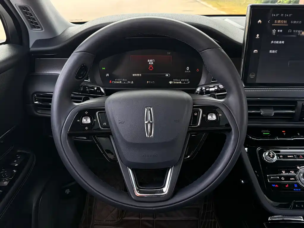 Lincoln Corsair — миниатюра 10