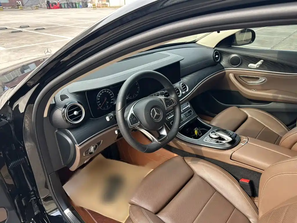 Mercedes-Benz E-Class — миниатюра 17