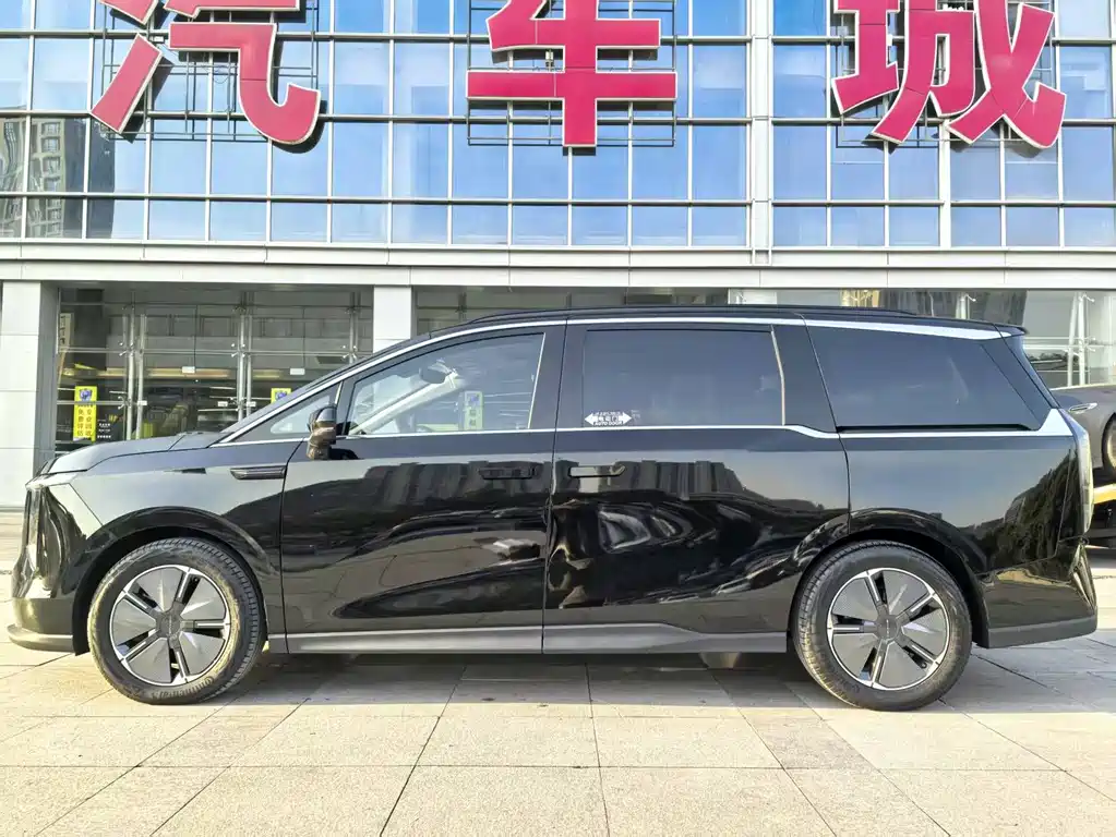 SAIC MAXUS EVERYONE 7