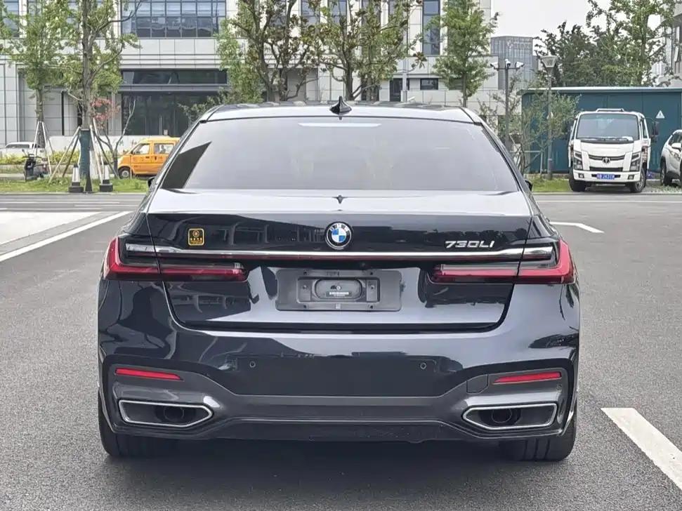 BMW 7 Series — миниатюра 5