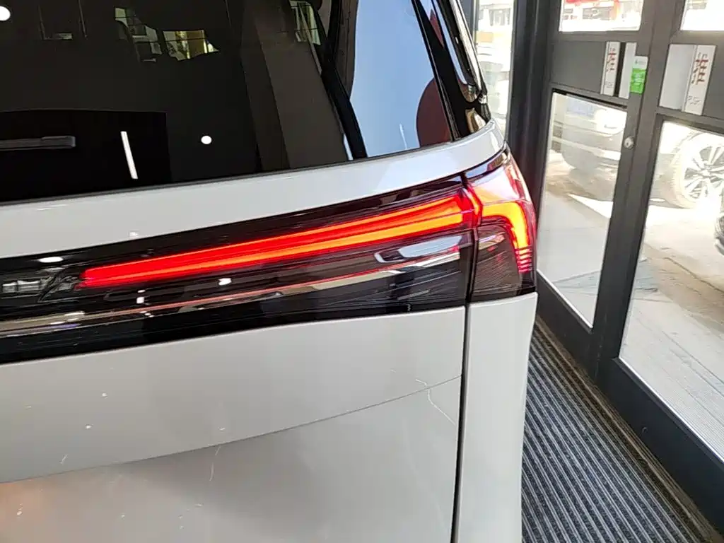 Buick GL8 Hybrid — миниатюра 8