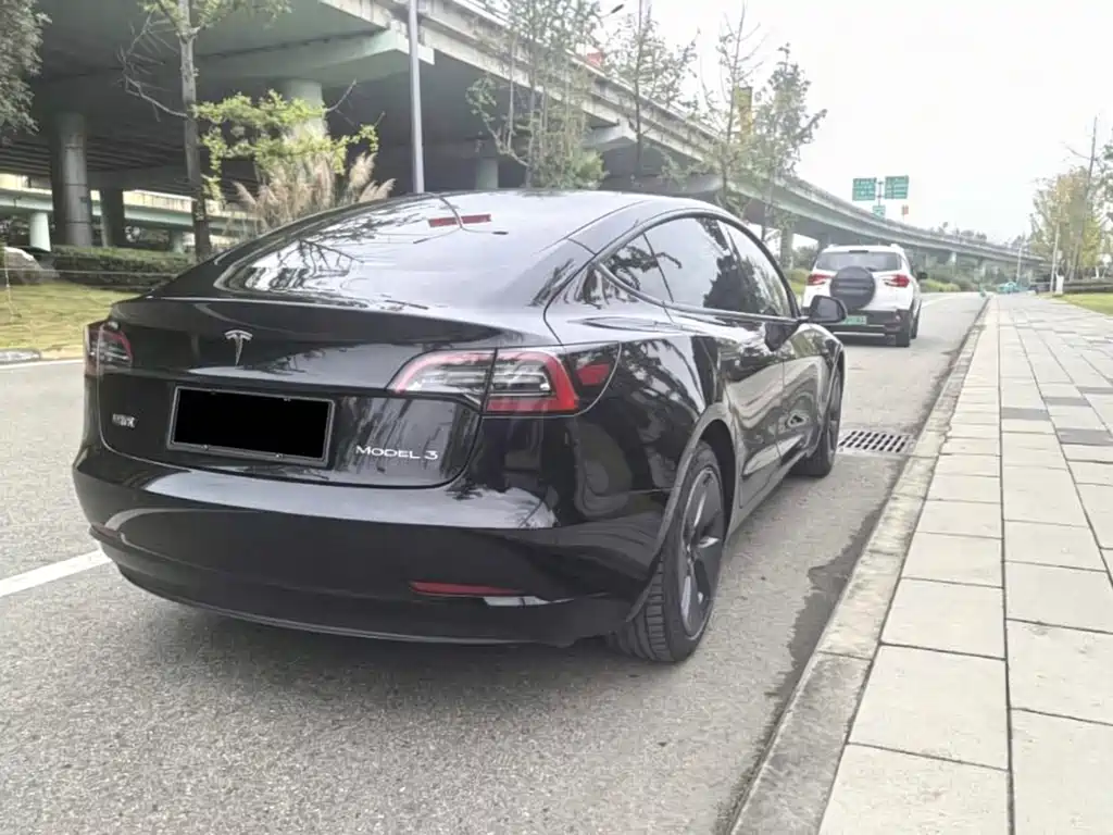 Tesla Model 3 — миниатюра 8