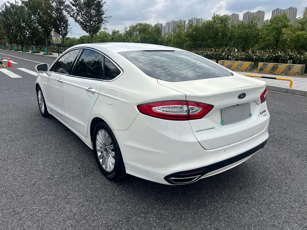 Ford Mondeo — миниатюра 6