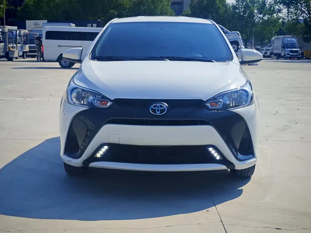 Toyota Yaris L — миниатюра 2