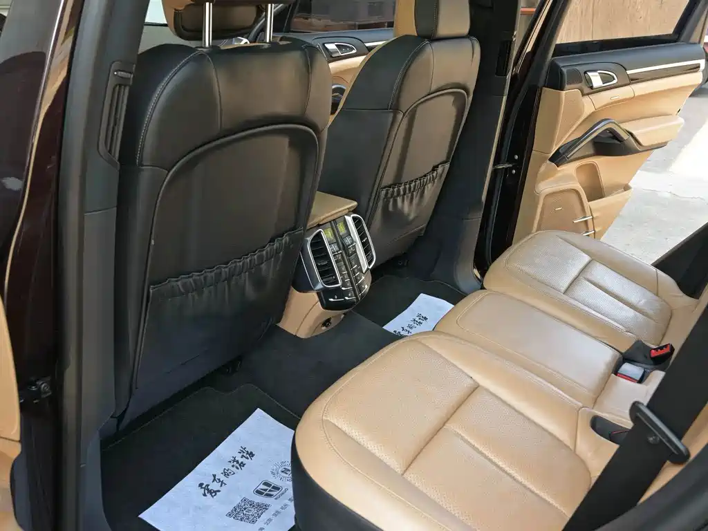 Porsche Cayenne — миниатюра 7