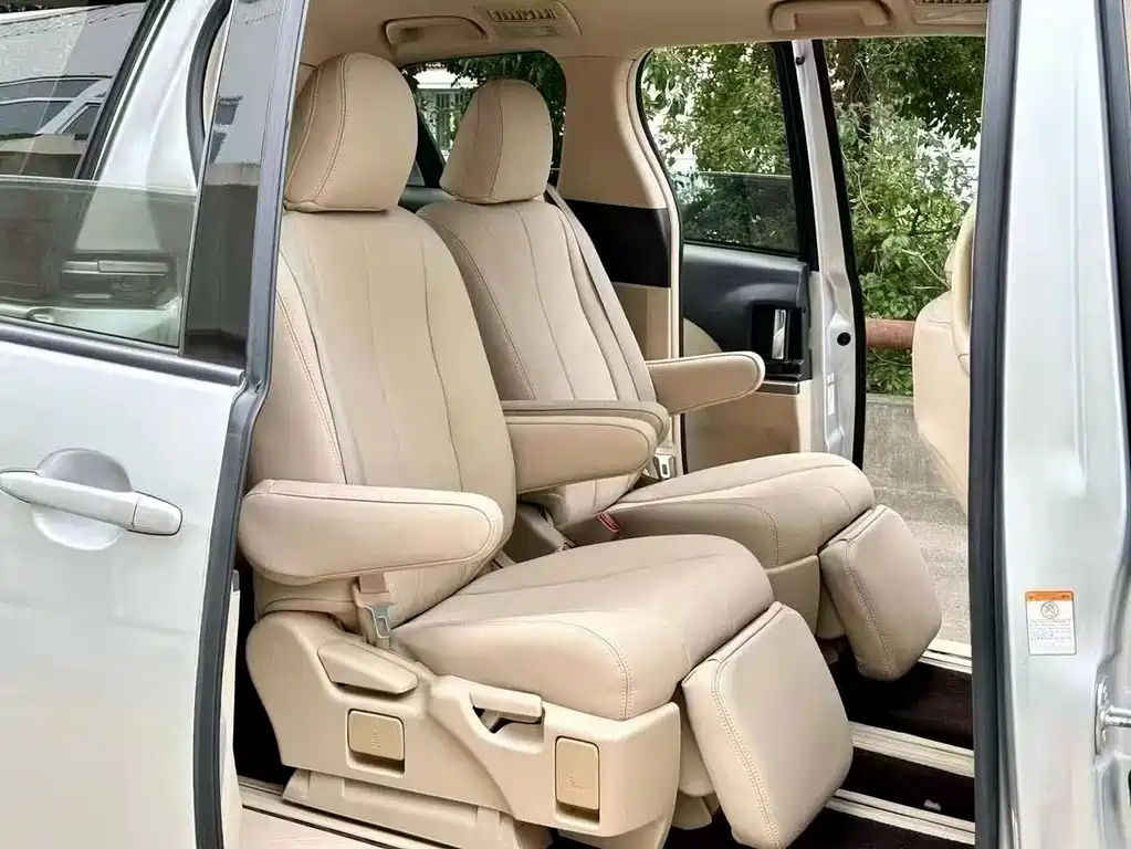 Toyota Previa — миниатюра 2