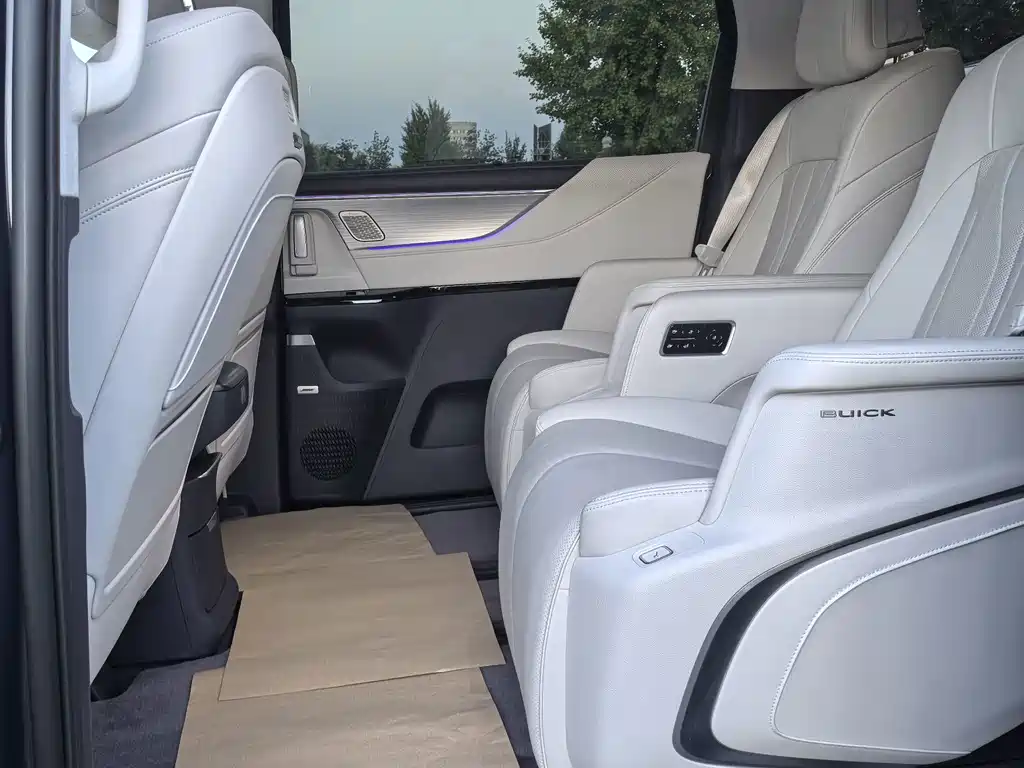 Buick GL8 Hybrid — миниатюра 7