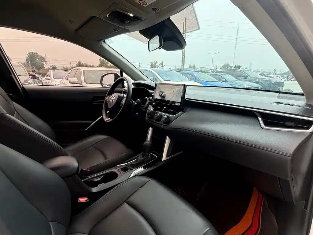 Toyota Corolla Cross — миниатюра 7