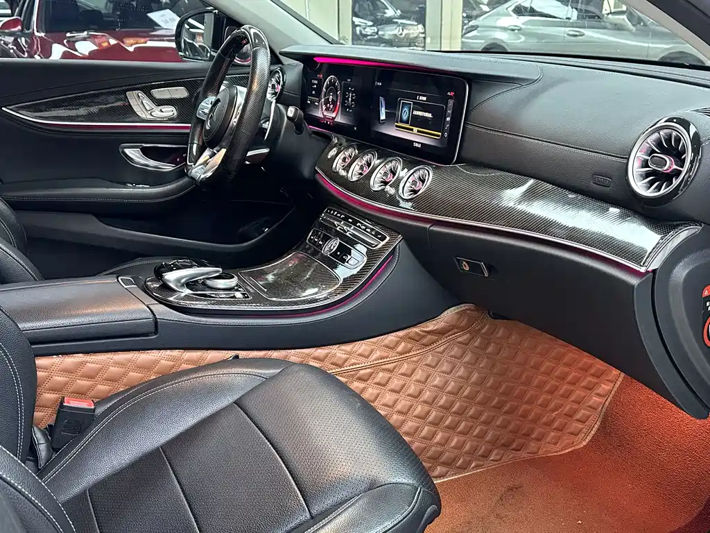 MERCEDES-BENZ E CLASS