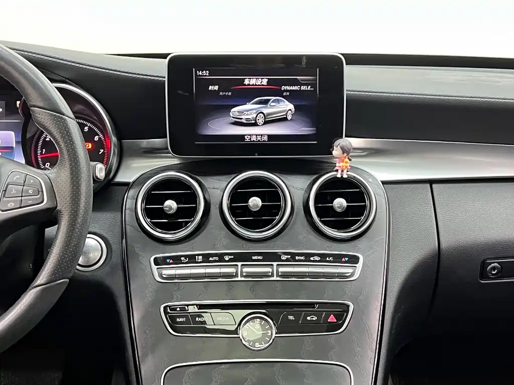 Mercedes-Benz C-Class — миниатюра 13