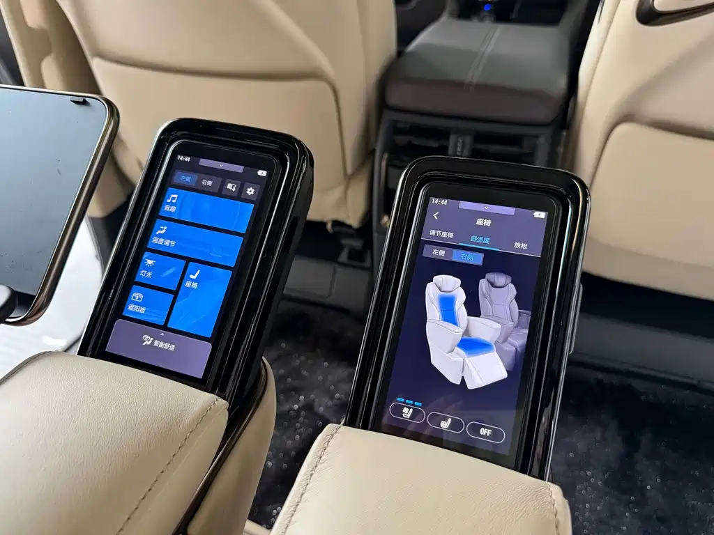 Toyota Alphard — миниатюра 10