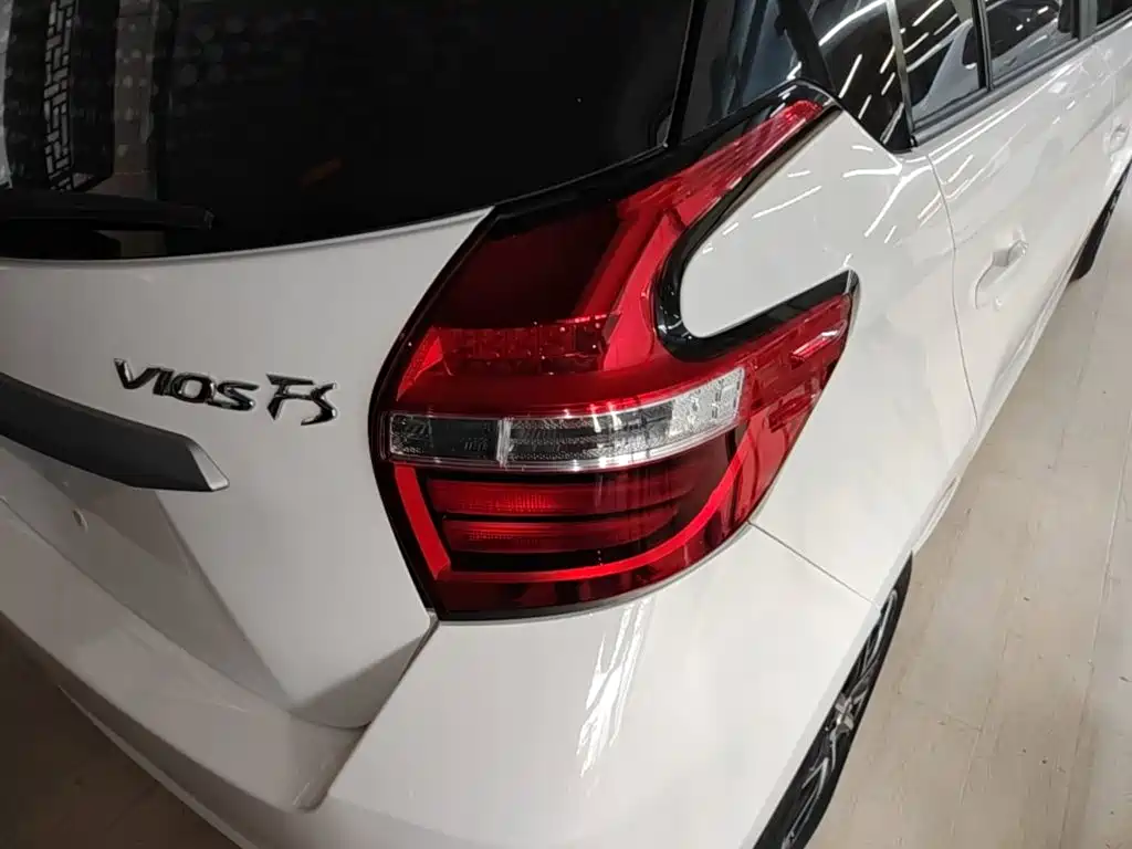 Toyota Vios FS — миниатюра 8