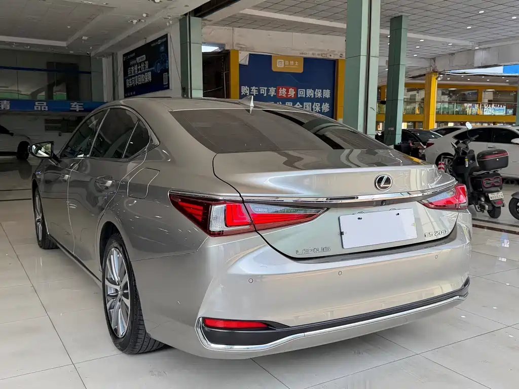 Lexus ES — миниатюра 14