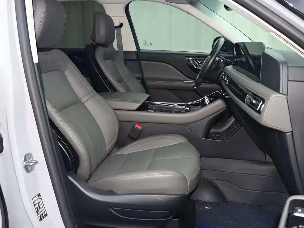 Lincoln Aviator — миниатюра 16