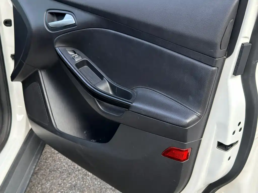 Ford Focus — миниатюра 10