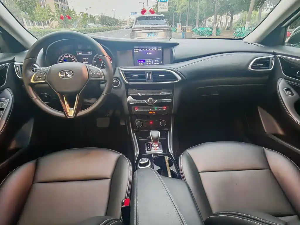 Infiniti QX30 — миниатюра 17