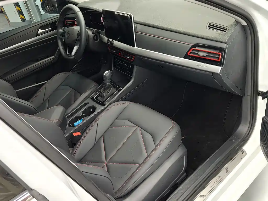 Volkswagen Lavida — миниатюра 4