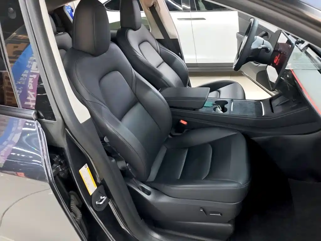 Tesla Model Y — миниатюра 25