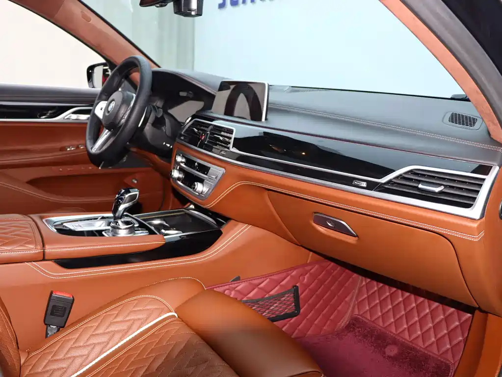 BMW 7 Series — миниатюра 13