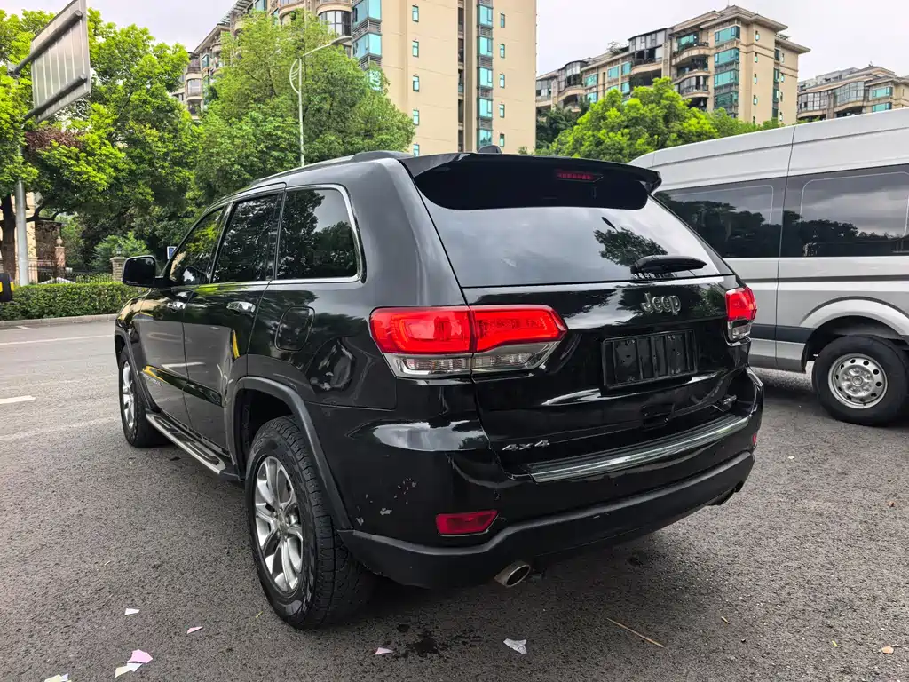 Jeep Grand Cherokee (Import) — миниатюра 10