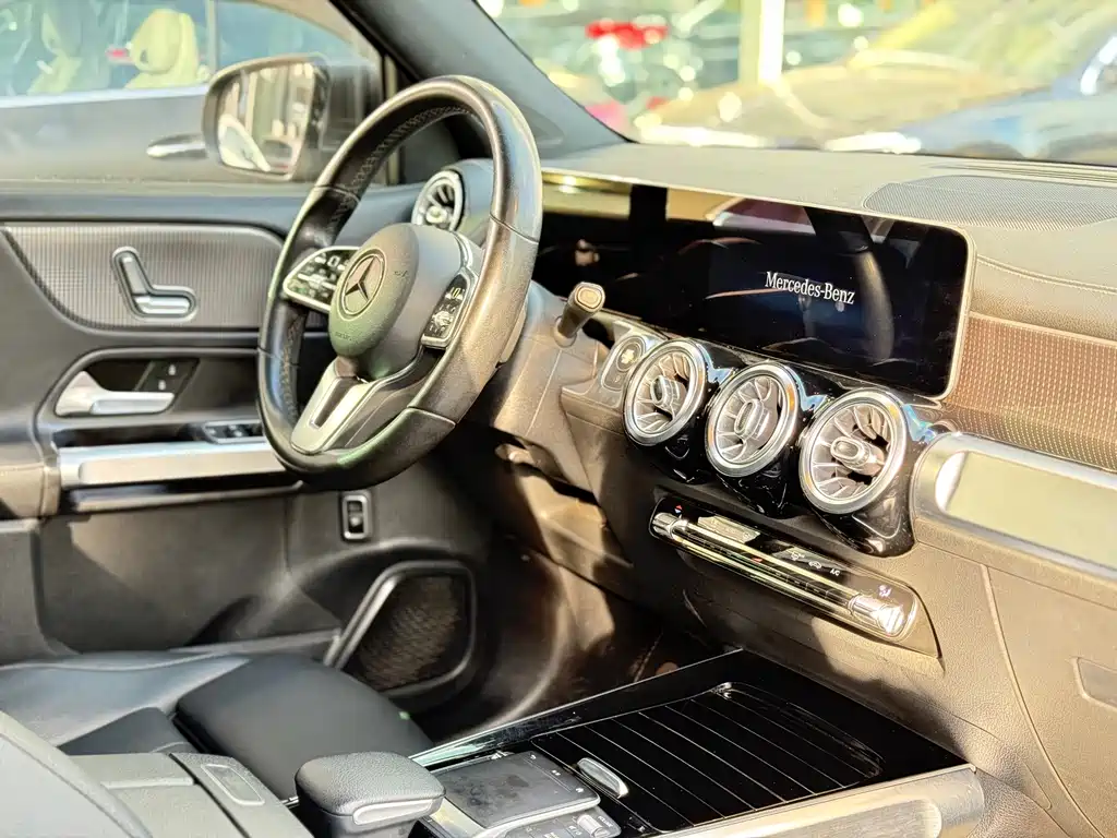 Mercedes-Benz GLB — миниатюра 28