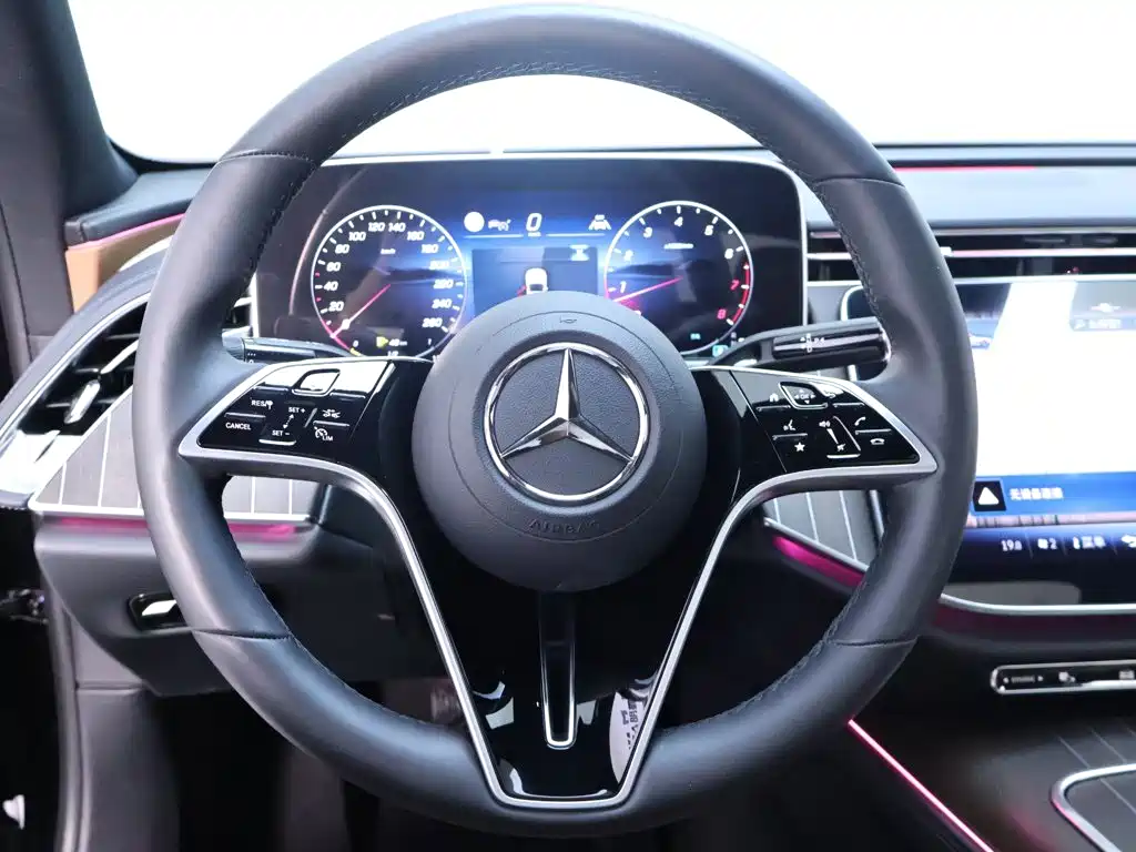 Mercedes-Benz E-Class — миниатюра 16
