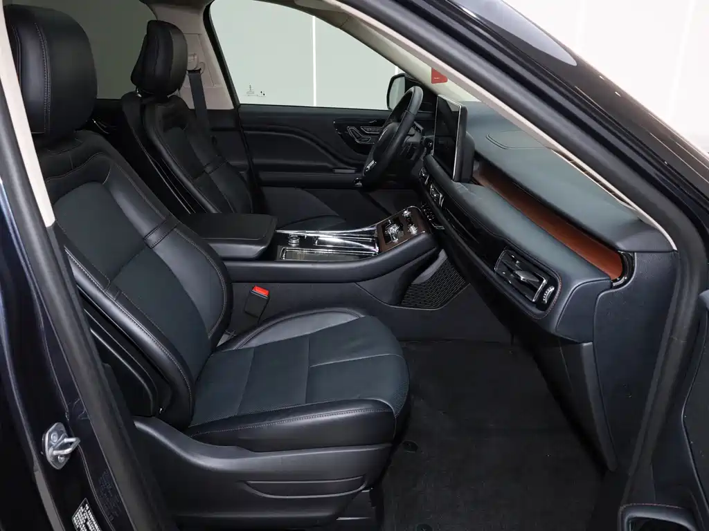 Lincoln Aviator — миниатюра 21