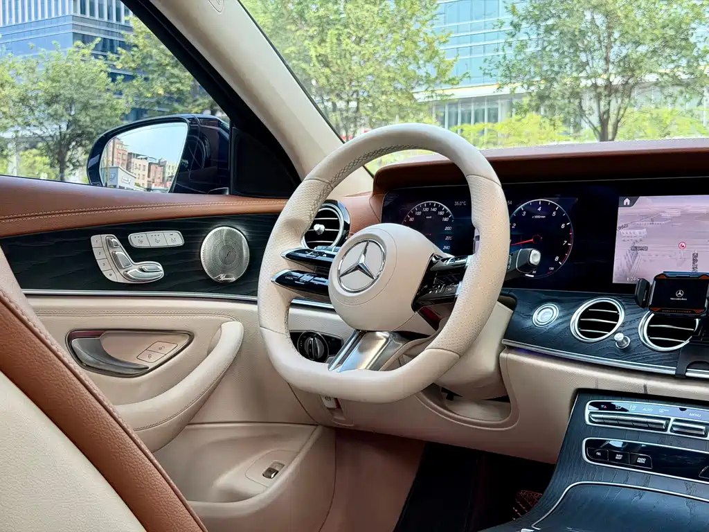 Mercedes-Benz E-Class — миниатюра 14