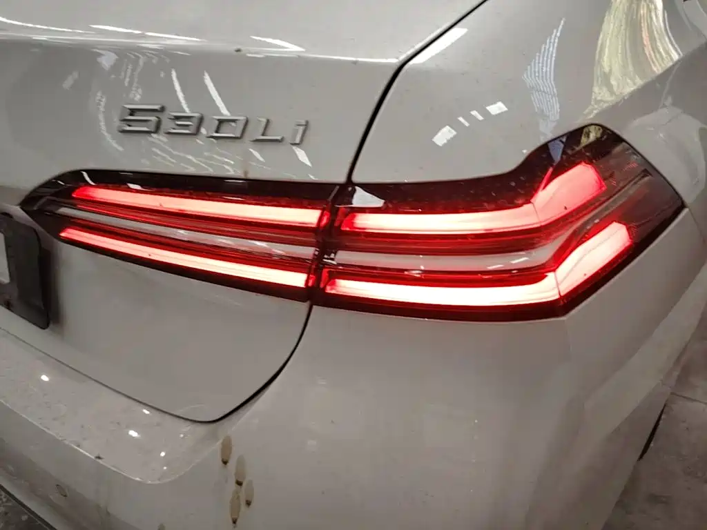 BMW 5 Series — миниатюра 8