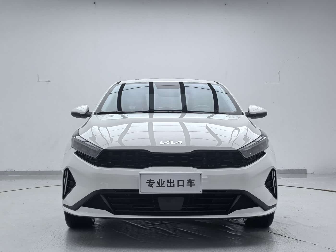 Kia K3 1.5 л 2023 г. Белый, пробег 24000 км