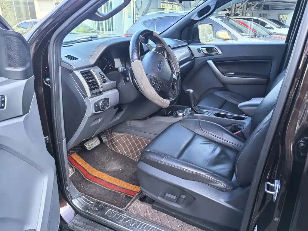 Ford Everest — миниатюра 8