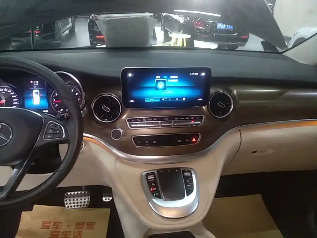 Mercedes-Benz V-Class — миниатюра 13