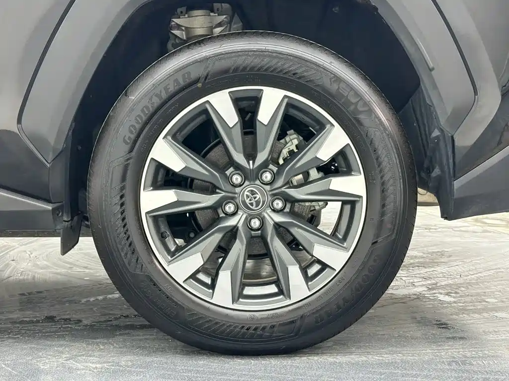 Toyota RAV4 — миниатюра 30