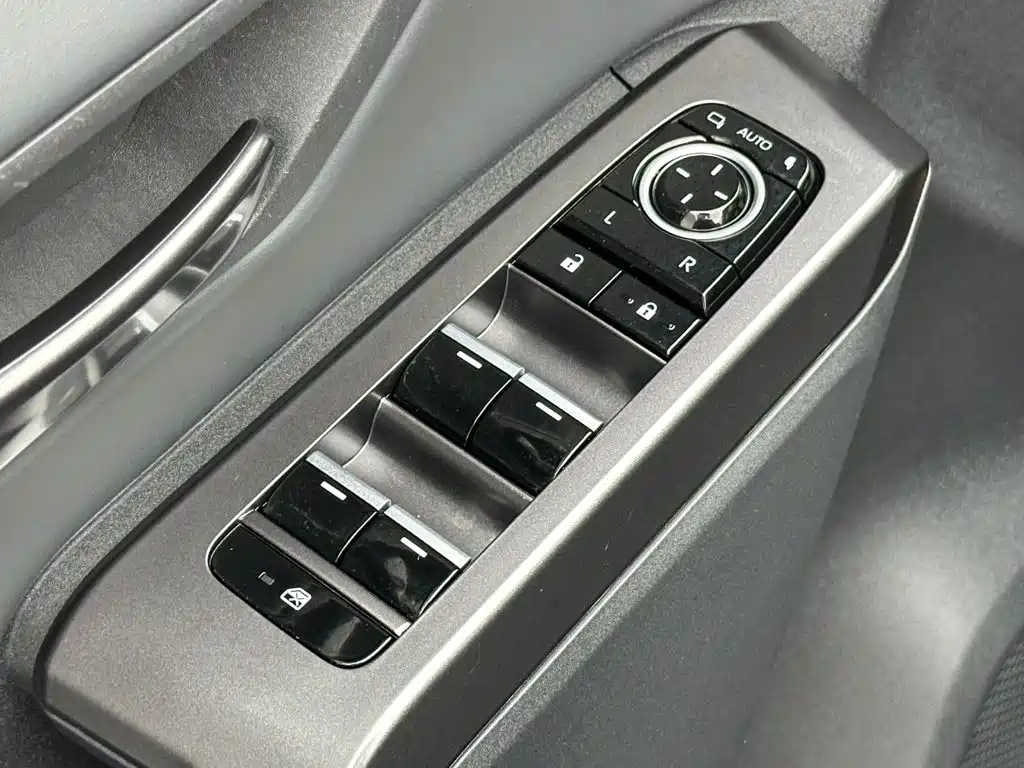 Toyota RAV4 — миниатюра 12
