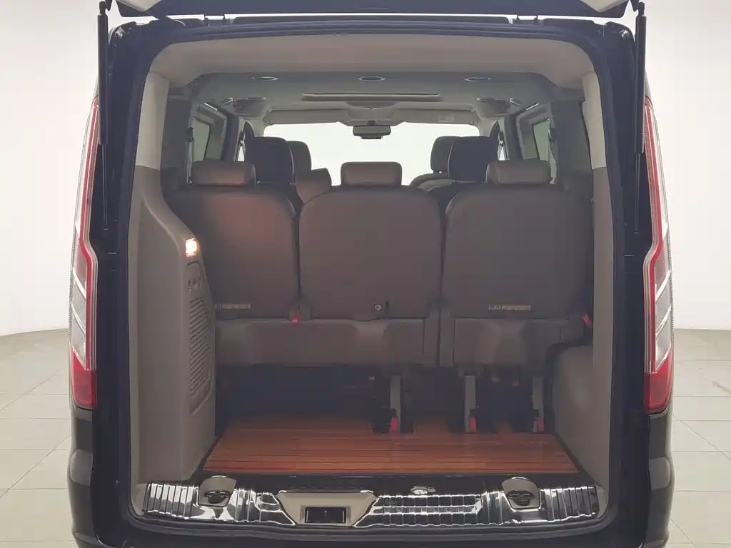 Ford Tourneo — миниатюра 16