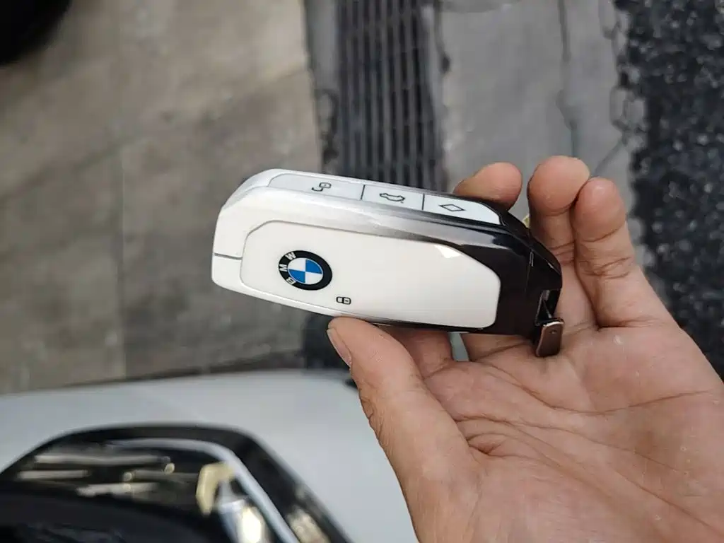 BMW 5 Series — миниатюра 9