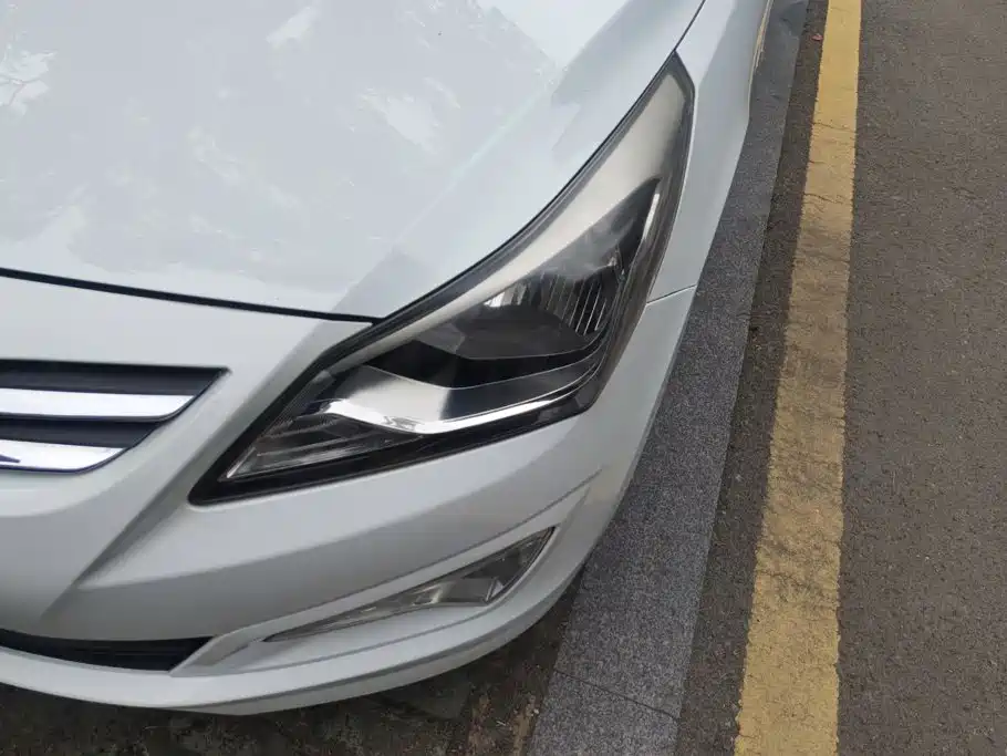 Hyundai Verna — миниатюра 5